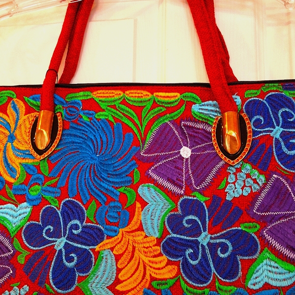 FEMINAGO, NWT Large Tote Bag, Gorgeous Flower Colors - Picture 3 of 8